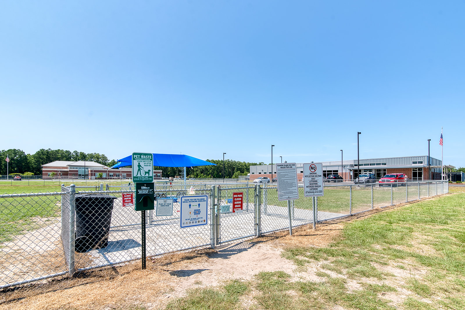 Image of the fenced entrance to the manteo dog park.