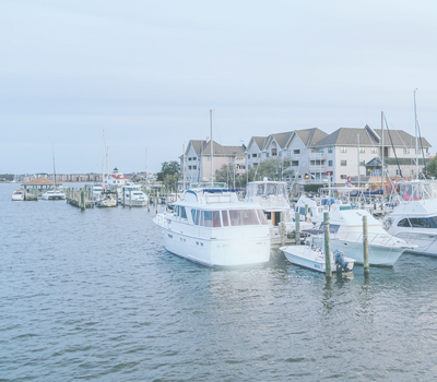 Image of boats docked in a harbor in Manteo.